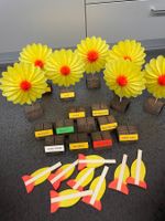 15 Tischkartenhalter / Tischdeko mit Blumen für z.B Namen