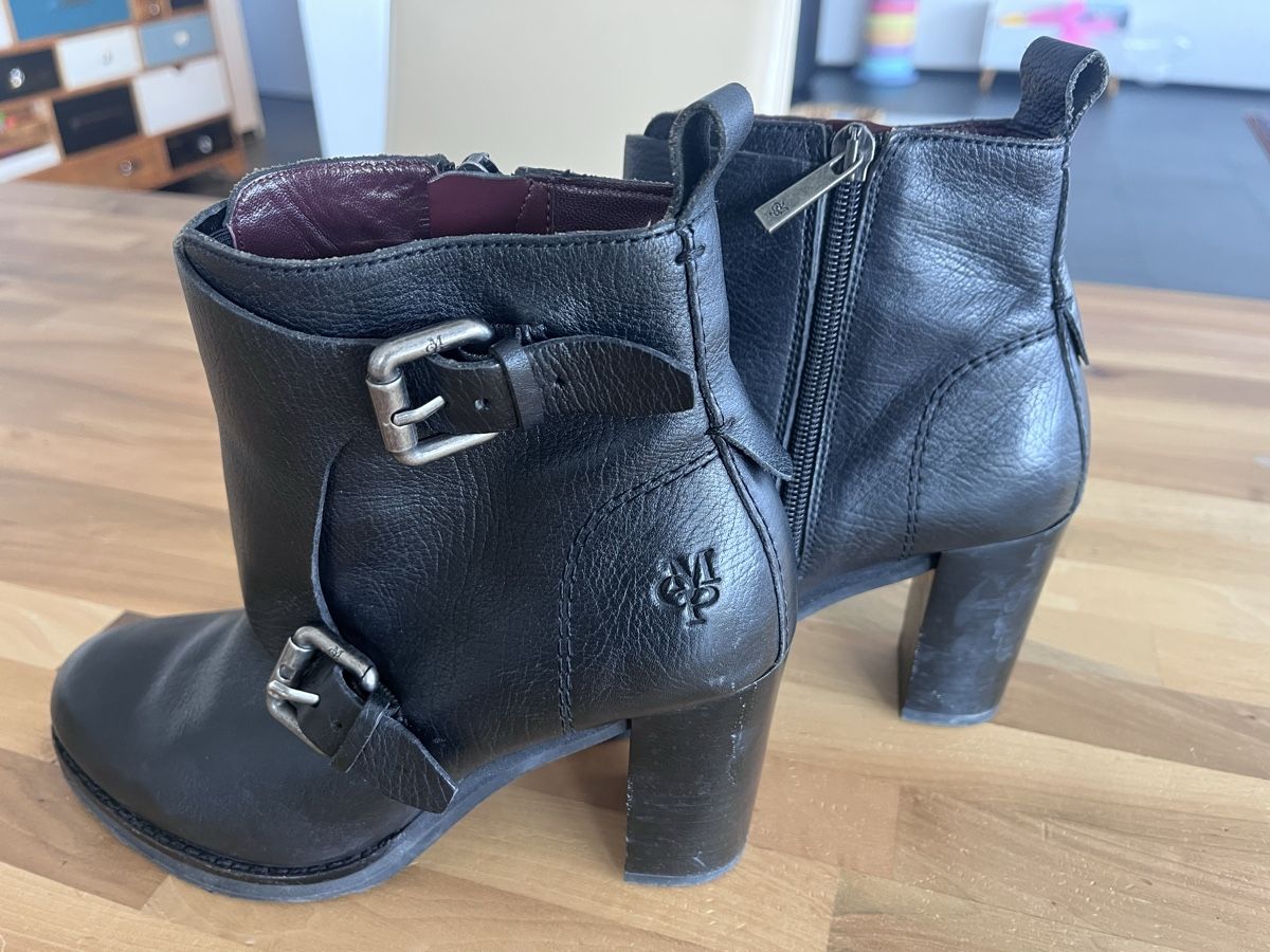 Scarpe da donna: Schwarze Lederstiefeletten Grösse 37.5 – Usato da Altstätten SG venduto da tan_lzx2 2