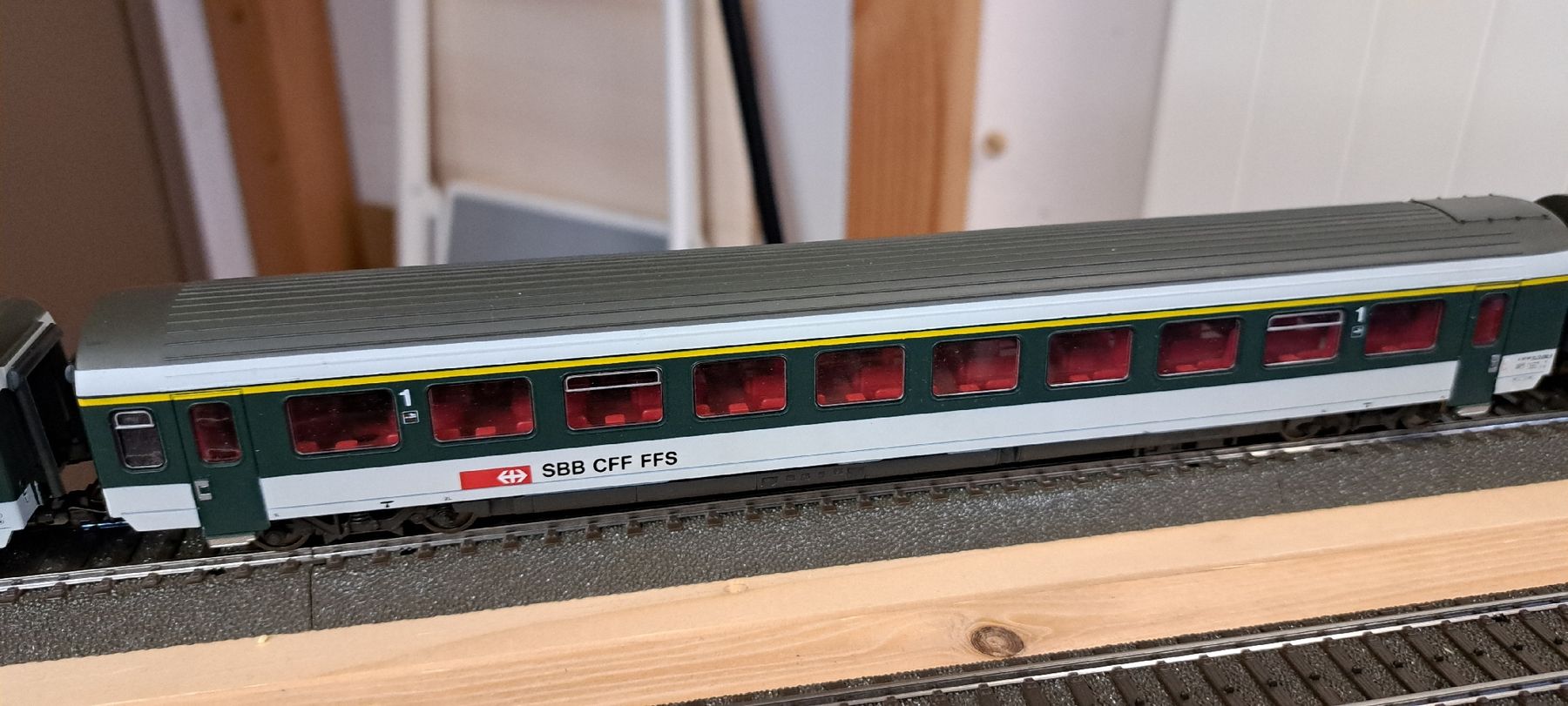 Roco Modelleisenbahnen: 5 Roco Wagen – Gebraucht aus Urdorf von Canyamel1 2