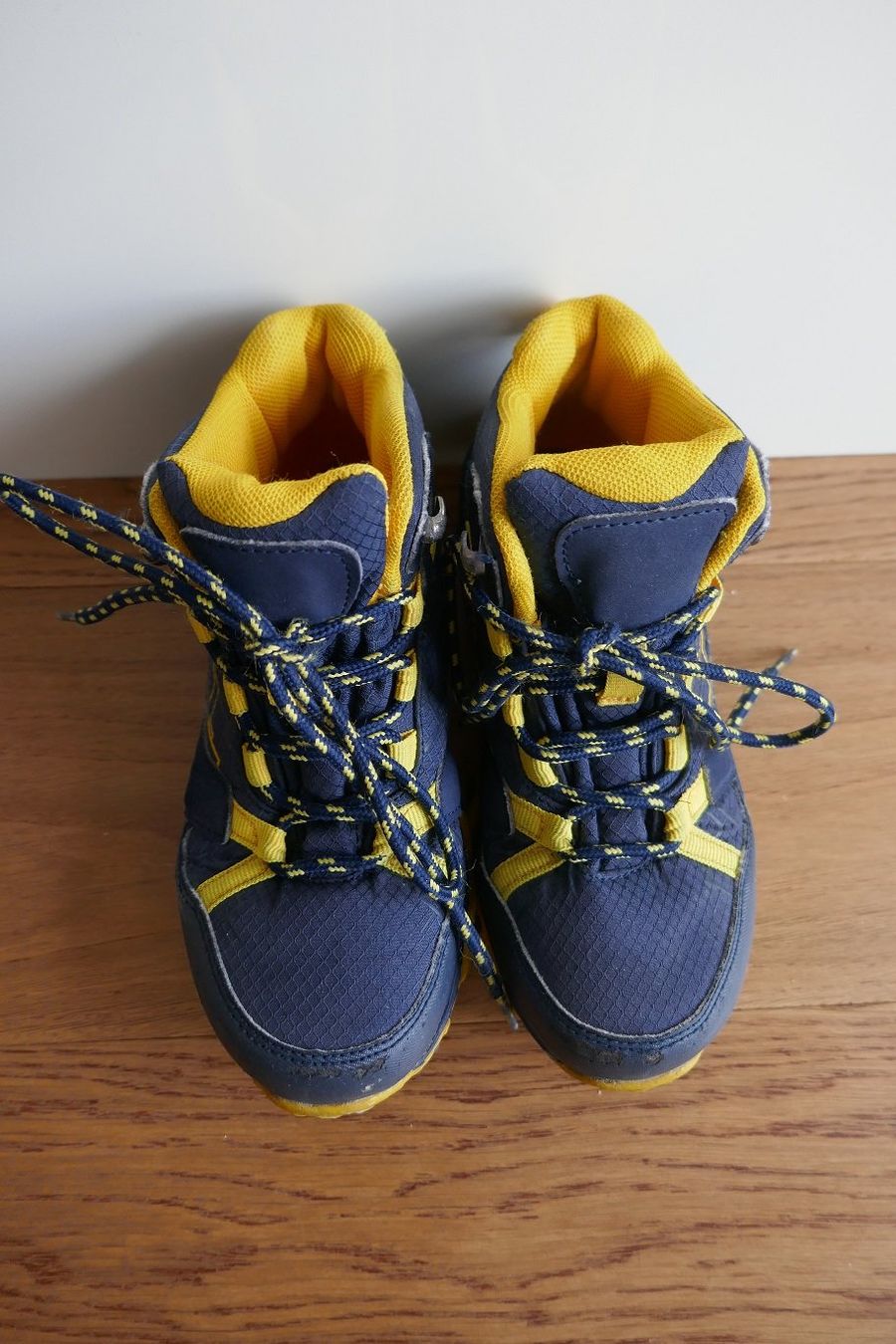 Scarpe per ragazzi: Gelb-blaue Wanderschuhe, Gr. 31 – Usato da Horgen venduto da Feli39