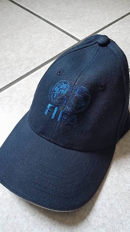 Chapeaux, bonnets & casquettes: FIFA Kappe – Neuf avec emballage d'origine à Schwerzenbach par Aura888
