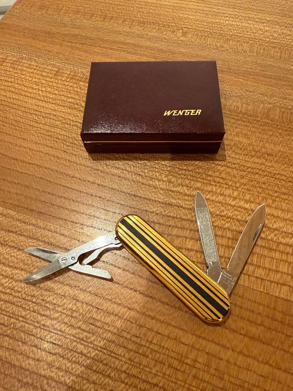 Wenger Coltelli tascabile: Wenger Taschenmesser mit Echtgold 24 Karat – Usato da Wallisellen venduto da Hbroger 1