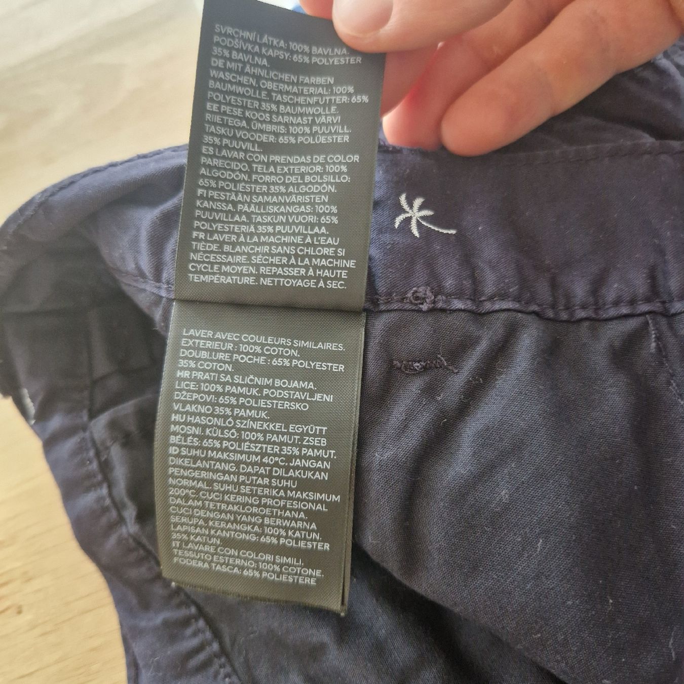 H&M Pantaloni: kurze Freizeithose H&M Gr. 32 blau Palmen – Usato da Nendeln venduto da Zopfie_ 3