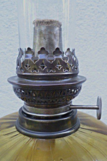 Lampade: Schöne, antike Petrollampe kompl. – Usato da Effretikon venduto da Heimstudio 5