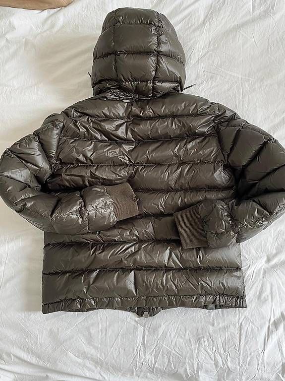 Moncler Giacche: Doudoune Moncler avec capuche taille 5 bon etat – Usato da Lausanne venduto da generation 1