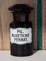 Antike Apothekerflasche mit schoenem deckel