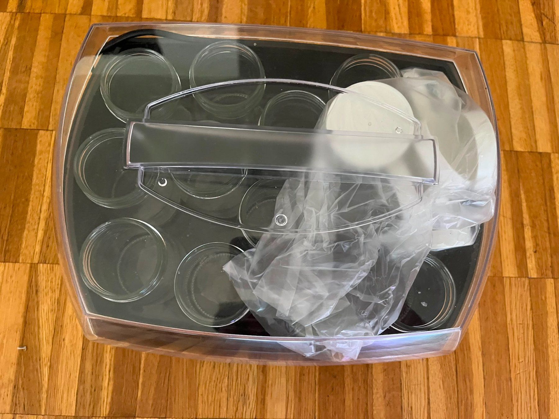 Cuisinart Elettrodomestici da cucina: Cuisinart Joghurtbereiter inkl. 12 Gläser – Usato da Küssnacht am Rigi venduto da Fueuerli 1