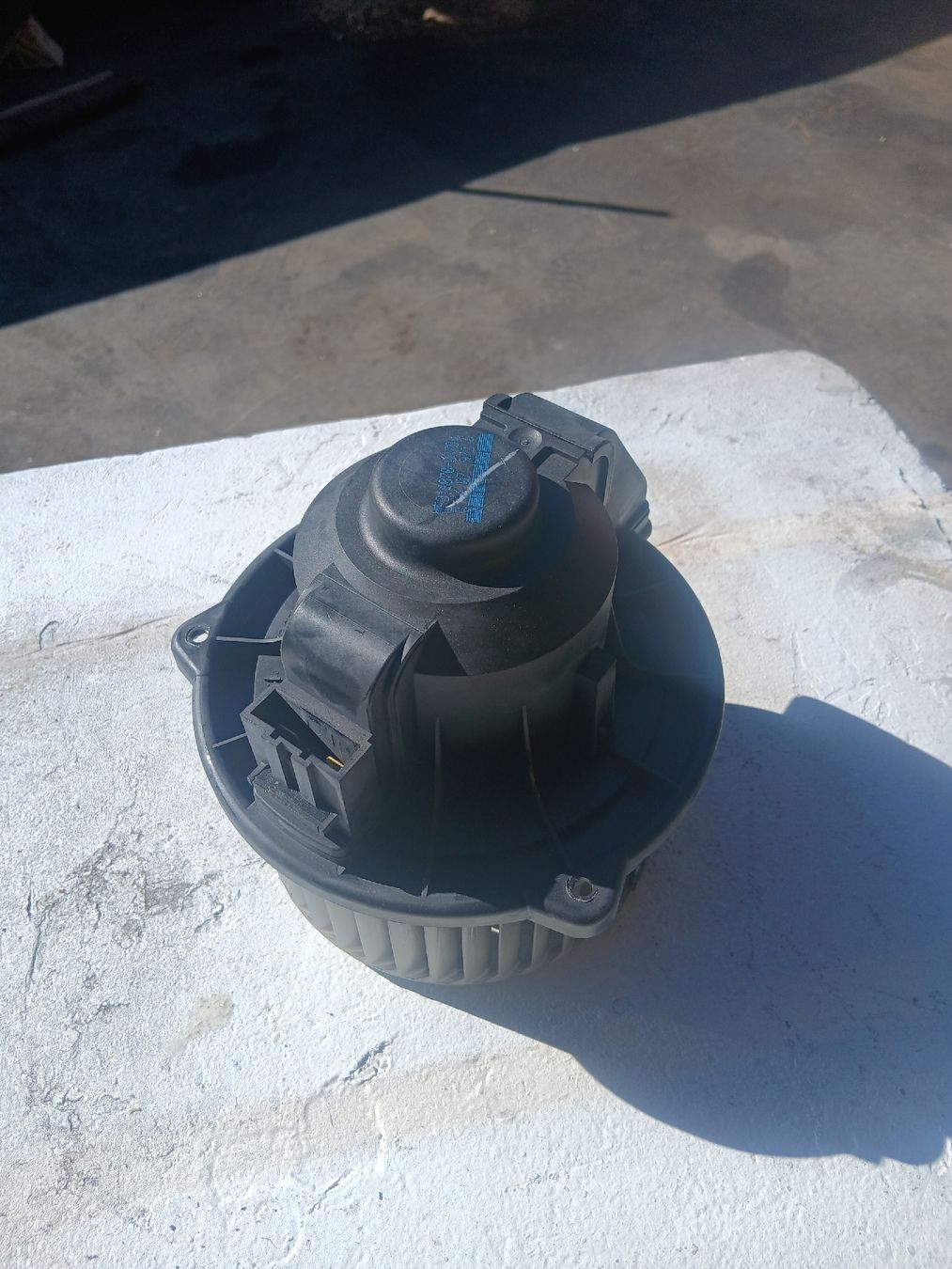 Land Rover Tutti pezzi di ricambio auto: Moteur de ventilation Range Rover L320 TDV8  – Usato da la heutte venduto da Auto-stock