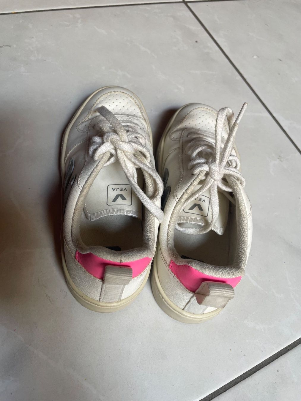 Veja Chaussures garçon: Veja Kindersneaker Grösse 31 – D'occasion à Malans GR par joa_pq8f 2