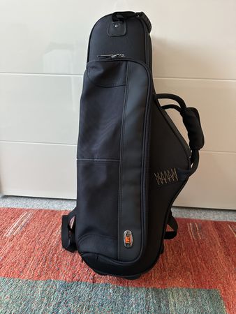Alto Saxophon Koffer geformt, neuwertig.