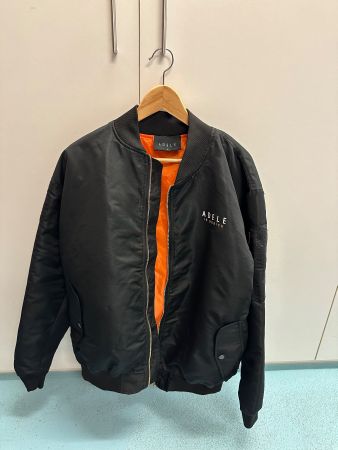 2x Adele VIP Bomber Jacket in Munich size L (2x)