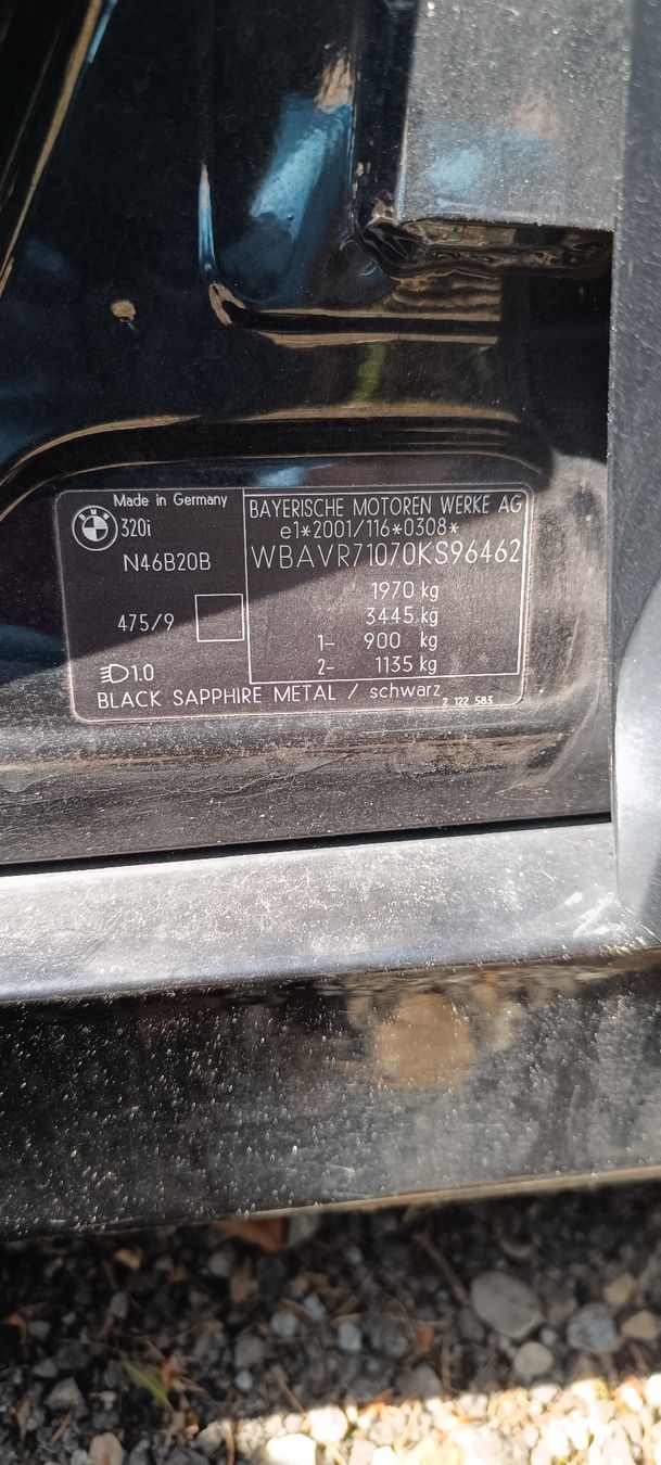 BMW Tutti pezzi di ricambio auto: Kotflügel VR E90 E91 Schwarz Metallic 475 – Usato da Zihlschlacht venduto da bra_tr2r 4