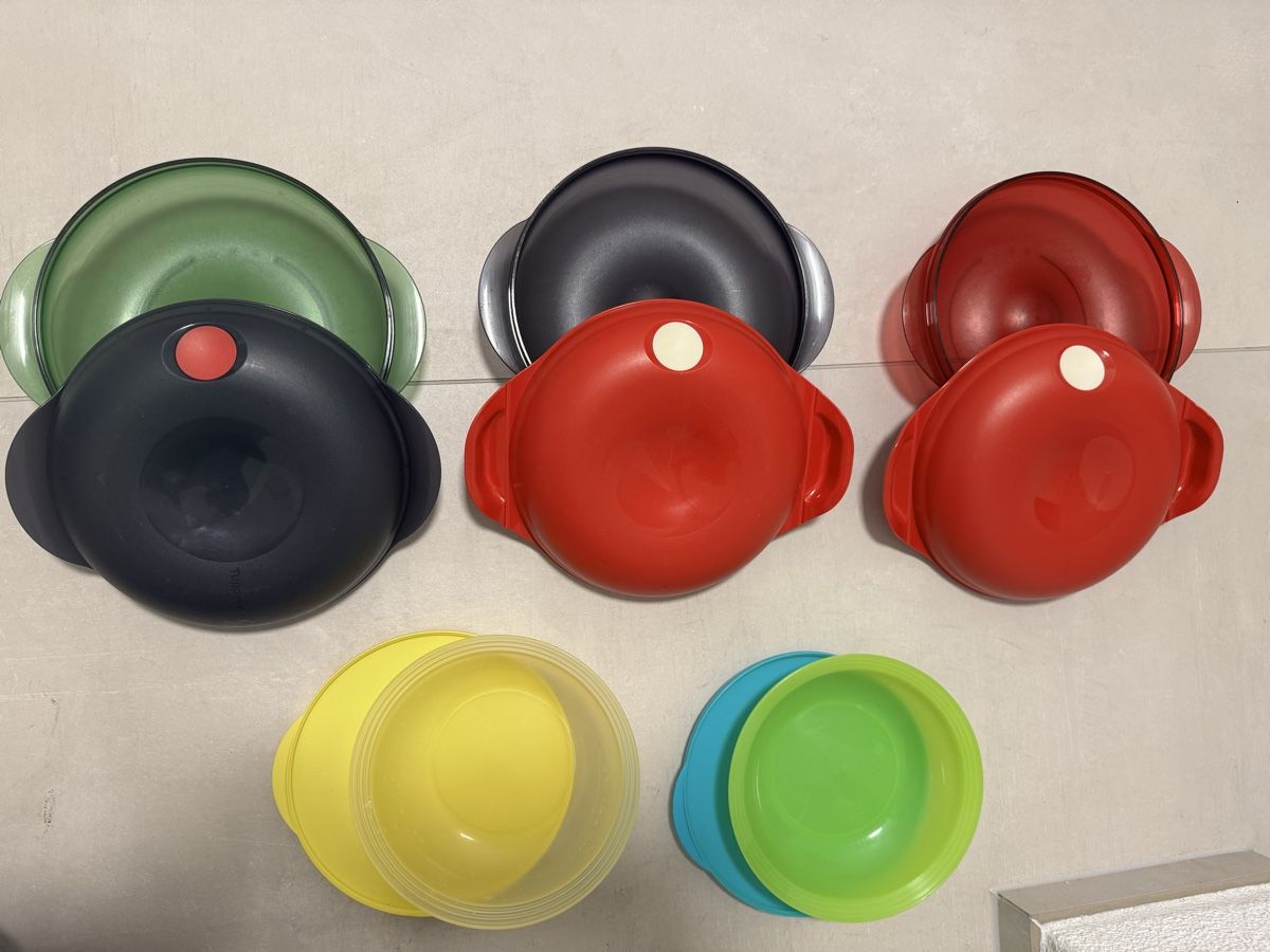 Tupperware Behälter & Ähnliches: Tupperware Schüssel Set, div. Farben, neuwertig! – Gebraucht aus Däniken SO von SC.pay 1