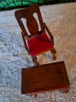 Fürs Puppenhaus herziger Stuhl und Tisch aus Holz, neu