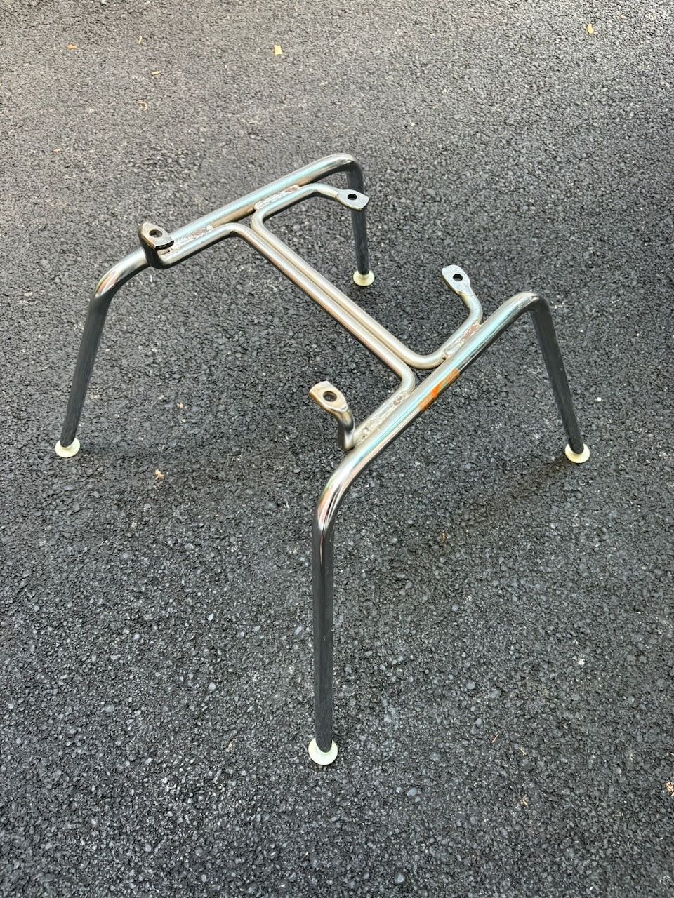 Herman Miller Stühle: Eames Side Chair Stacking Base Hermann Miller – Gebraucht aus Baden von Nulingua