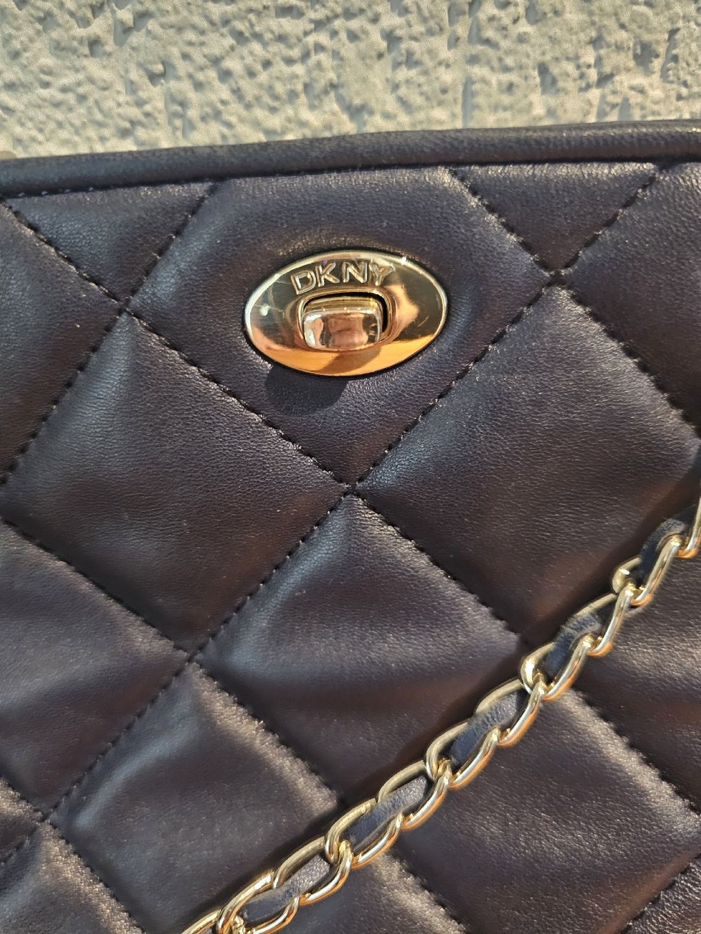 DKNY Taschen für Damen: 👜 DKNY Damenhandtasche – gesteppte Leder – Dunkelblau – Gebraucht aus Zunzgen von Fleksi 1