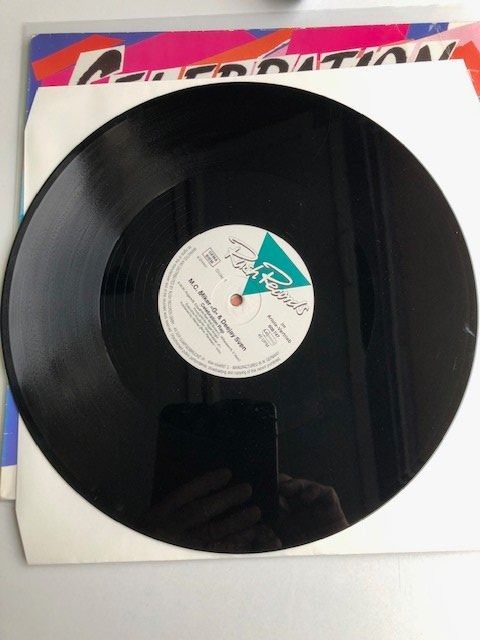 Dischi in vinile: M.C. Miker "G" & Deejay Sven – Usato da Aarwangen venduto da Jukebox3 5