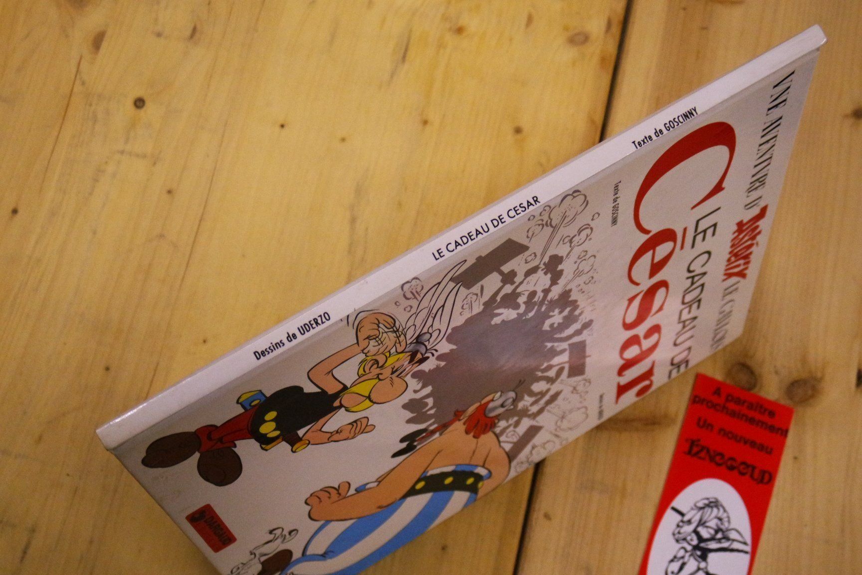 Fumetti: ASTÉRIX LE CADEAU DE CÉSAR    PREM. ÉDIT – Usato da Avenches venduto da WEBHobby 1