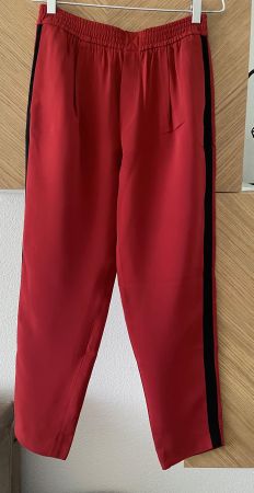 Trendige Zara Hose, Gr. M, Rot mit Seitenstreifen - neu