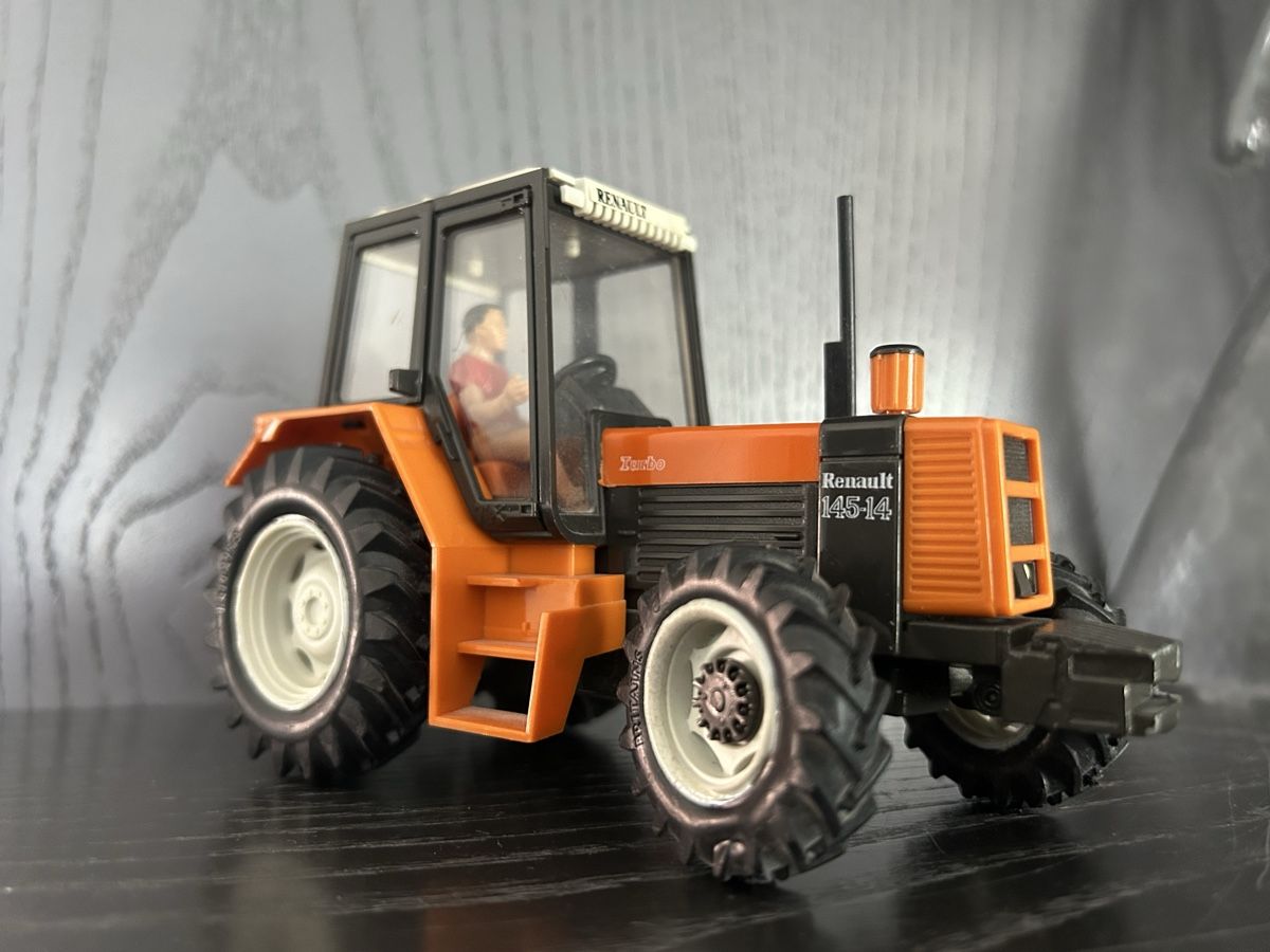 Britains Kit di modellismo & Modellini statici: Renault 145-14 , 1:32 , Britains – Usato da Horw venduto da Tigercat635 1