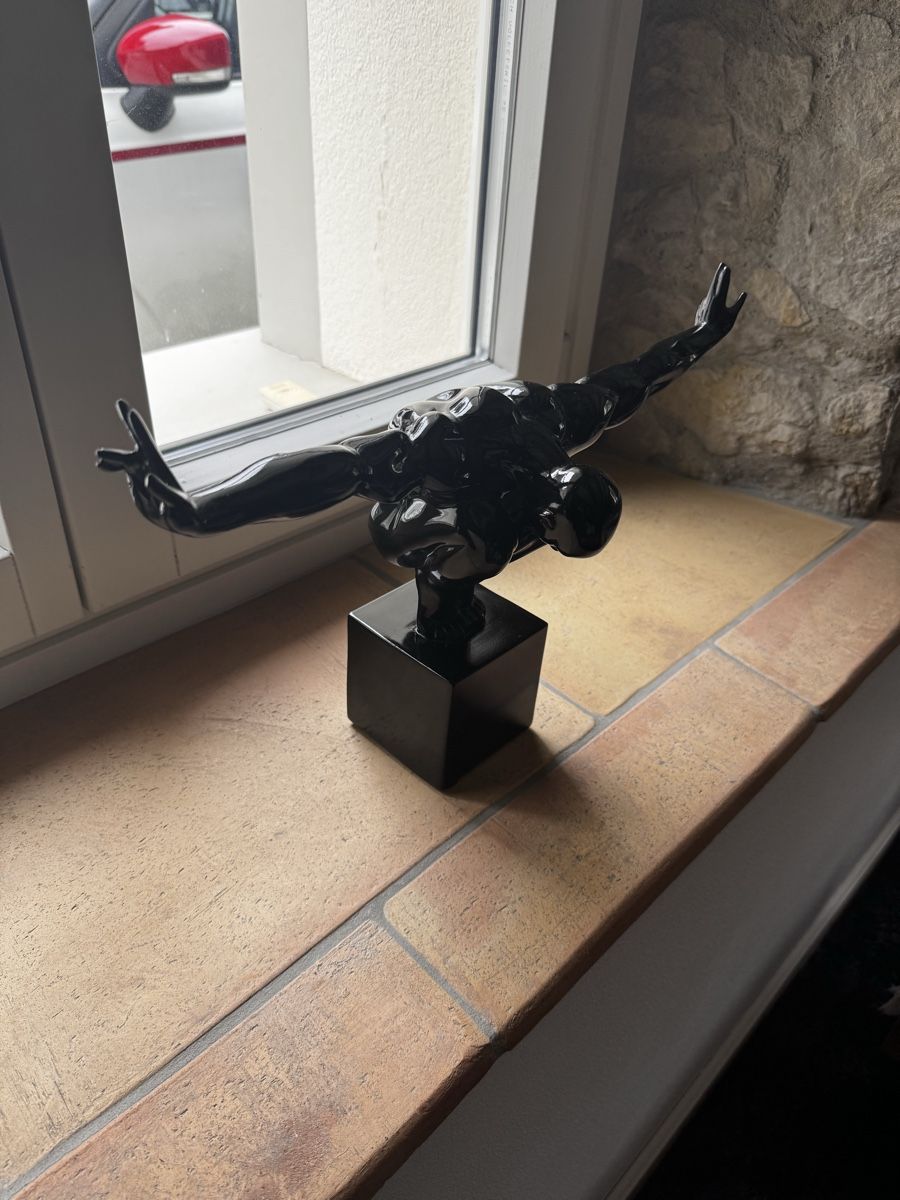 Sculture & Statue: Black Athlete Sculpture KARE design – Usato da Seuzach venduto da Wolf936 2