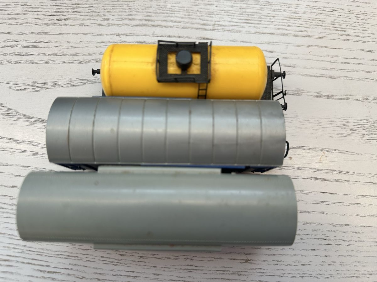 Lima Modellini di ferrovie: Lima 3x Güterwagen Henniez Shell – Usato da Lupsingen venduto da New-Haven 1