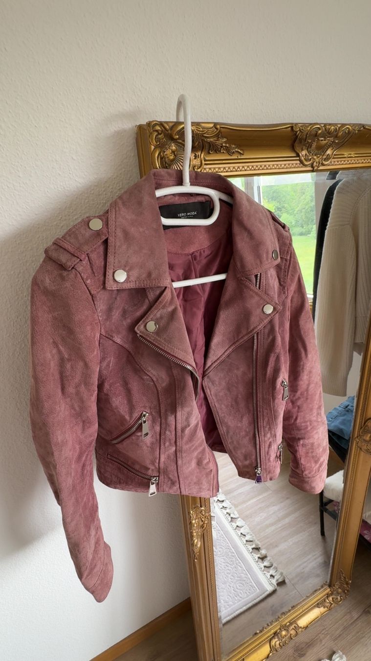 Vero Moda Giacche: Rosa Wildlederjacke im Biker-Stil – Usato da Zürich venduto da jen_2b9j 2