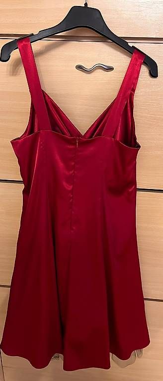 Vestiti: Vendo abito festivo rosso – Usato da Jona venduto da sen_vd8v 2