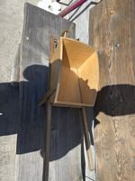 Dekorative kleine Holz-Schubkarre