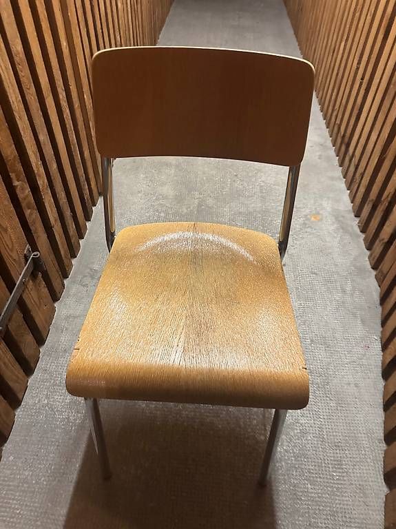 Chaises: 9 chaises empilables – D'occasion à Genève par guner