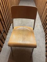 9 chaises empilables