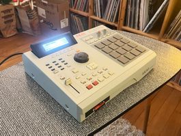 Akai MPC 2000 XL