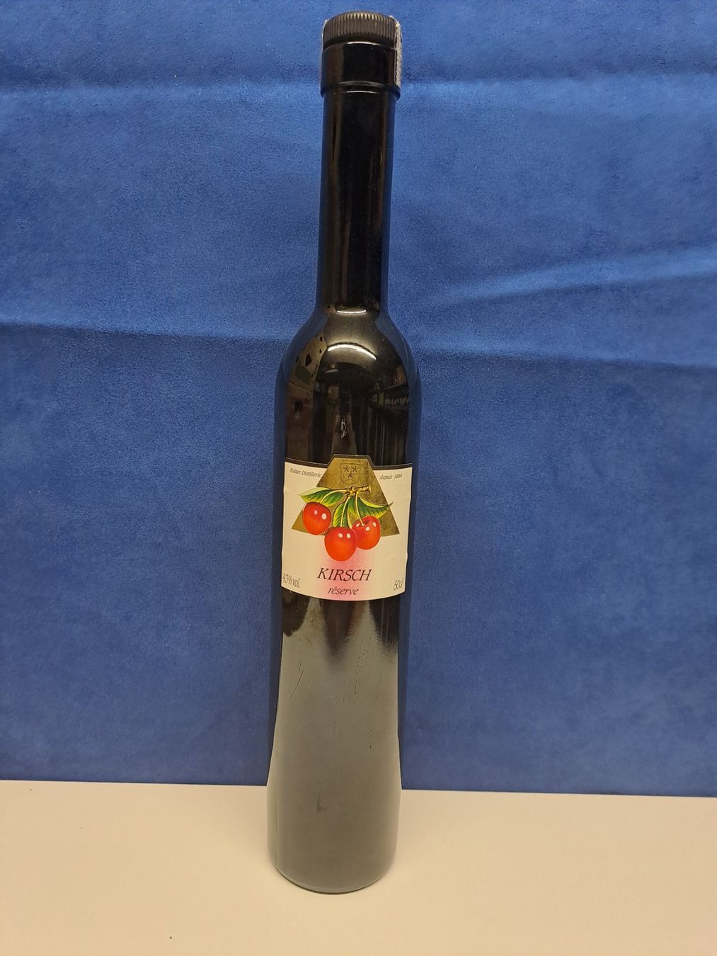 Spirituosen: Sehr alte Flasche Schweizer Kirsch – Neu und originalverpackt aus Elsau von Kellerraeumung