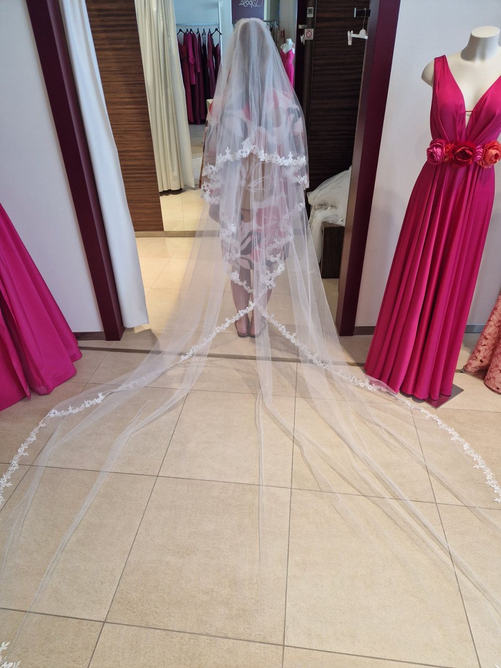 Accessori per capelli: Kathedrale-Schleier 3.5m weiss Spitze & Blusher – Usato da Aarau Rohr venduto da HappyKoala