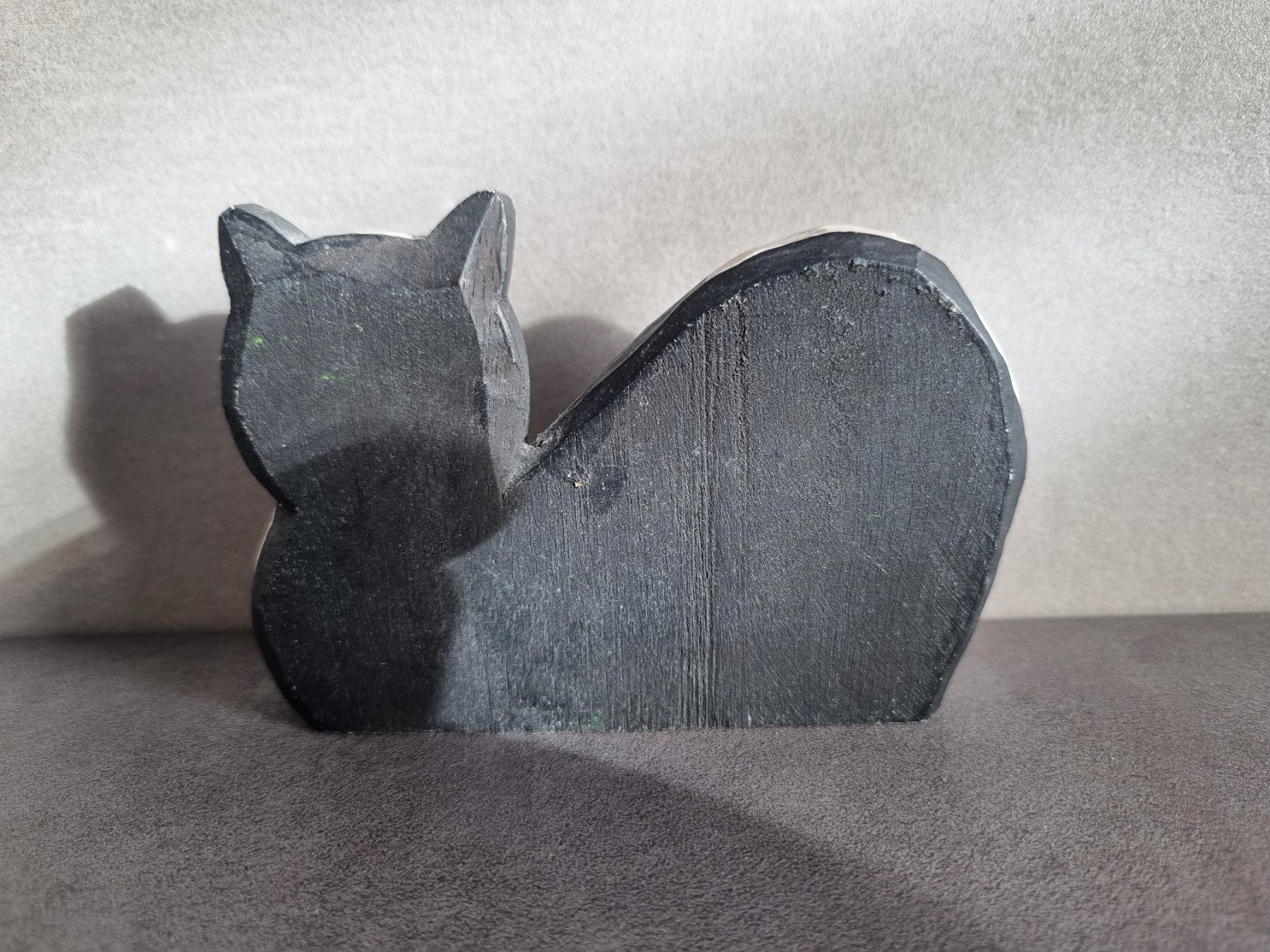 Statuette: Holz-Katze, handgeschnitzt, signiert James Haddon – Usato da Lenzburg venduto da freedomky 3