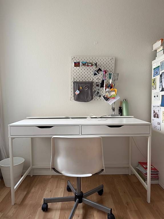 Scrivanie: IKEA Schreibtisch Set mit Stuhl + Aufsatz – Usato da Luzern venduto da cat_2shf