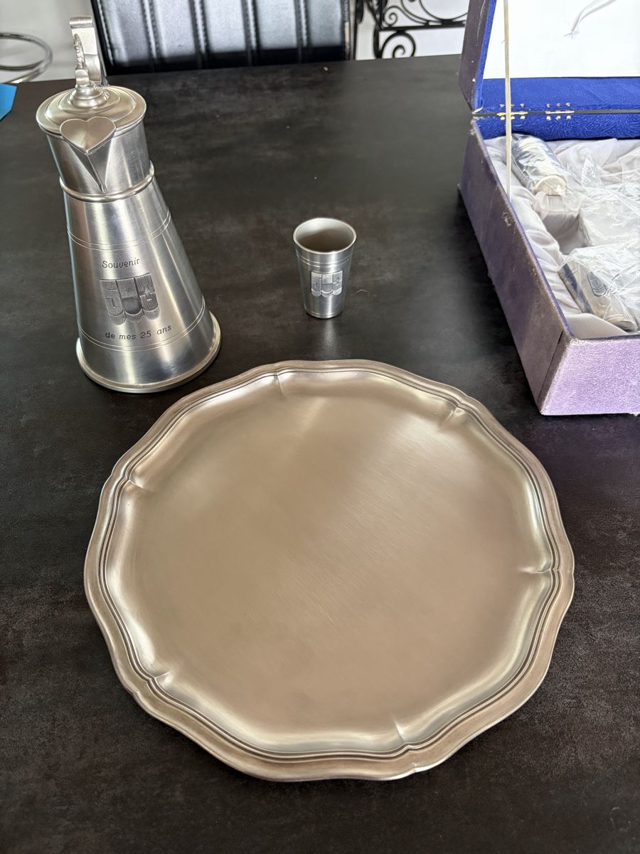 Set di piatti: Service en Étain – Usato da Vallamand venduto da Bricbracbroc82 5