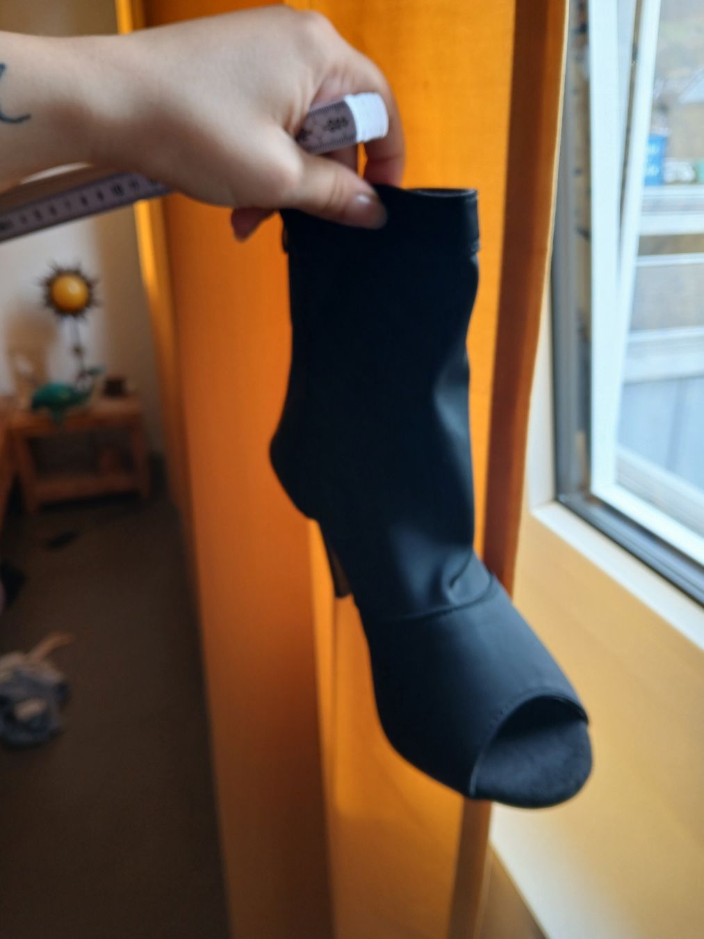Scarpe da donna: Schwarze Peep-Toe Stiefeletten, Gr. 39 – Nuovo (secondo la descrizione) da Niederrohrdorf venduto da Sabrina1041 5
