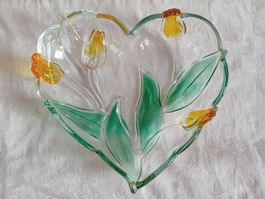 Wunderschöne herzförmige Vintage Glasschale mit Tulpen