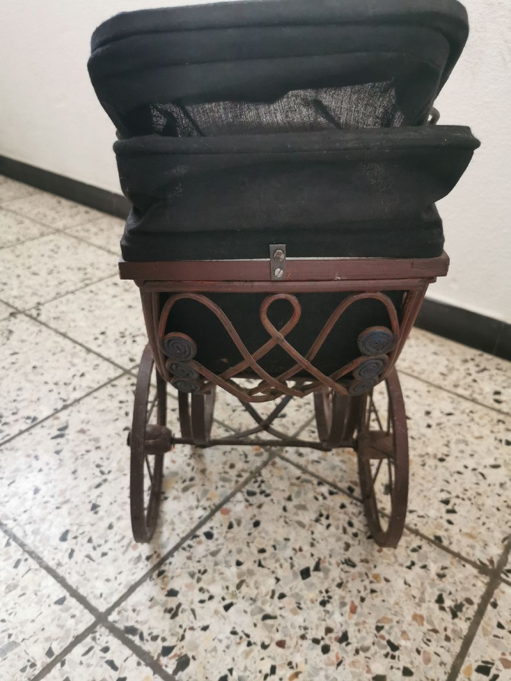 Puppenwagen: Antiker Puppenwagen um 1900 – Gebraucht aus Mellingen von fra_g7y8 3