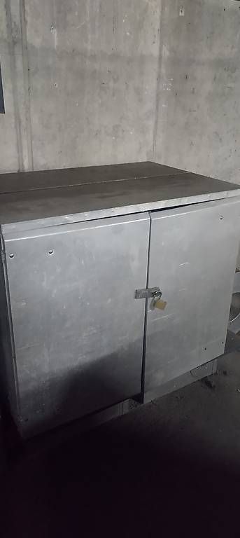 Armadi: Aluschrank – Usato da Bern venduto da zombi99