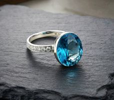 Eleganter Silberring (925) mit blauem Topas - Neu