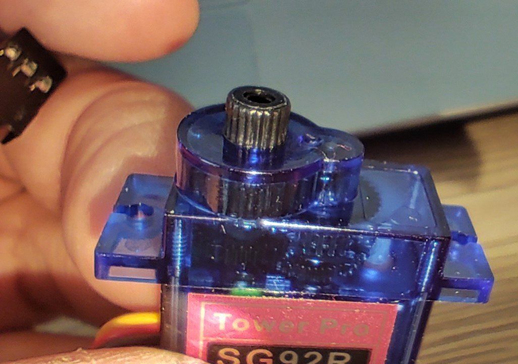 Modellismo RC: RC Servo Set SG92R - 4 Mini Servos im günstigen Set – Nuovo e nell'imballaggio originale da Uzwil venduto da Bruchpilot64 1
