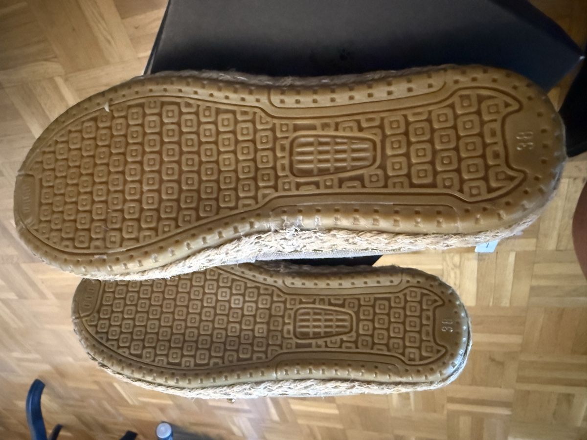 Scarpe da donna: Espadrilles artisanales brodées et perlées – Nuovo (secondo la descrizione) da Neuchâtel venduto da ass_gdc7 5