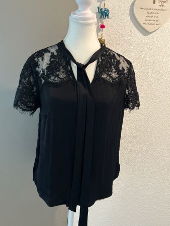Hugo Boss Damen Kurzarmbluse schwarz mit Spitze und Schleife