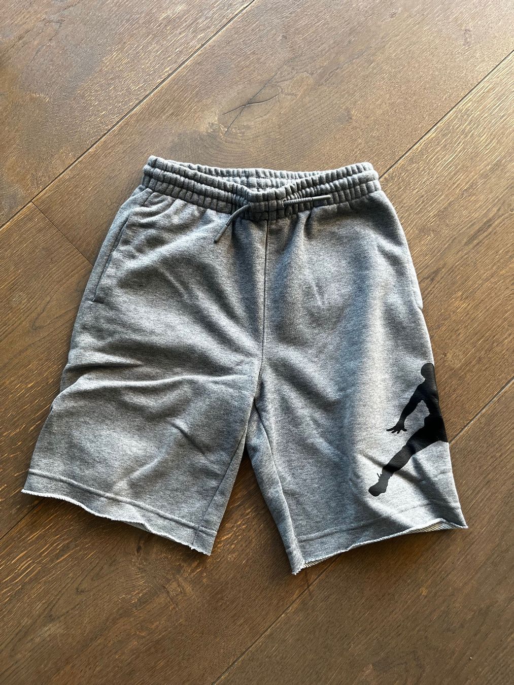Jordan Pantalons: Short Jordan taille 128-132 – D'occasion à Develier par lili_1