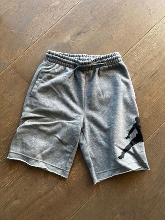 Short Jordan taille 128-132