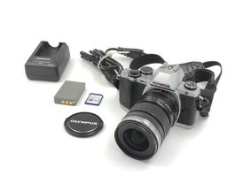 Olympus OM-D E-M10 Kamera mit 12-50mm Objektiv Kit silber