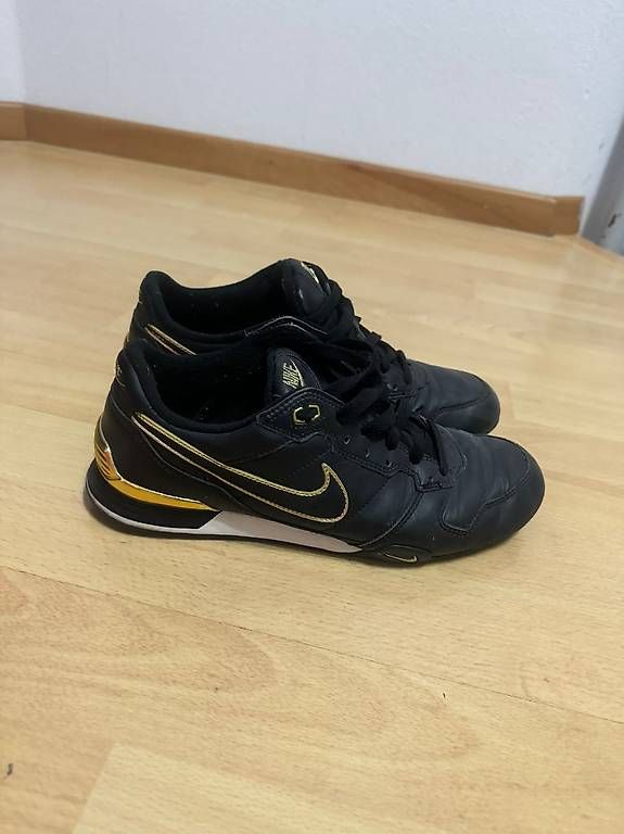 Nike Scarpe da uomo: Nike Schuhe schwarz Gold – Usato da Lupfig venduto da Pluribus 2