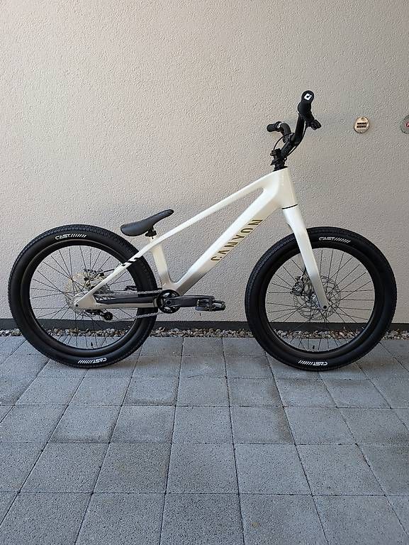 Biciclette: Canyon Stitched CFR Trial, 24" Carbon, Excellent Condition – Usato da Bulle venduto da greg_zt 1